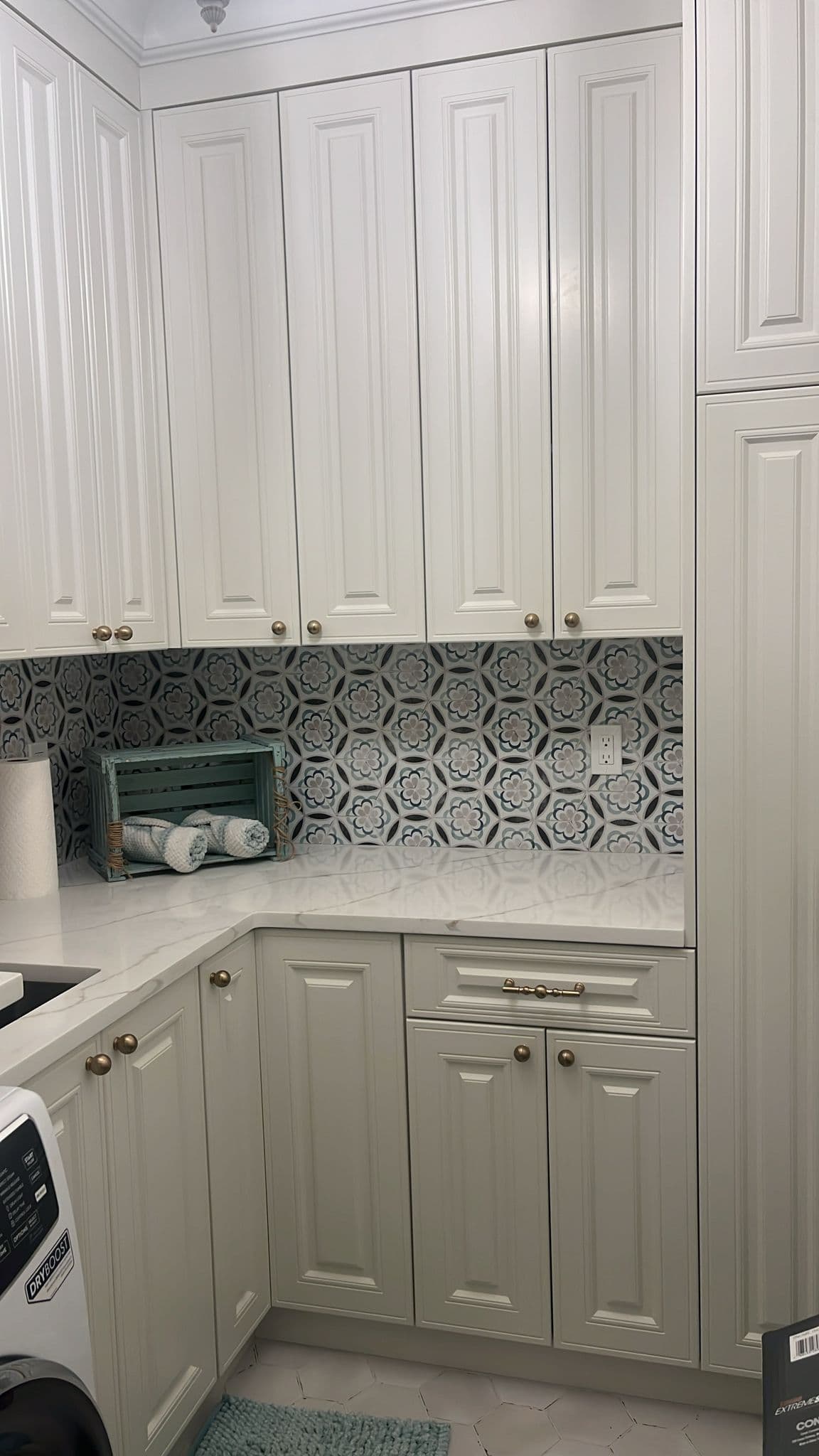 All-White Cabinets for a Modern and Sleek Kitchen - Luxe Kitchen Cabinets
