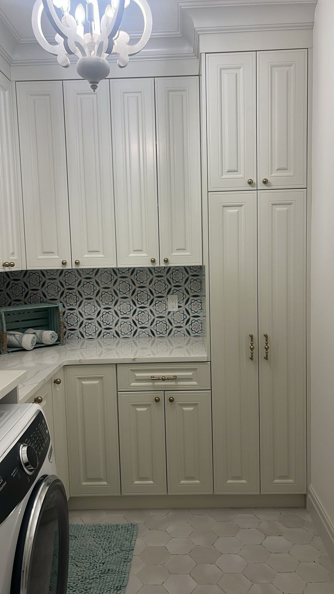 All-White Cabinets for a Modern and Sleek Kitchen - Luxe Kitchen Cabinets
