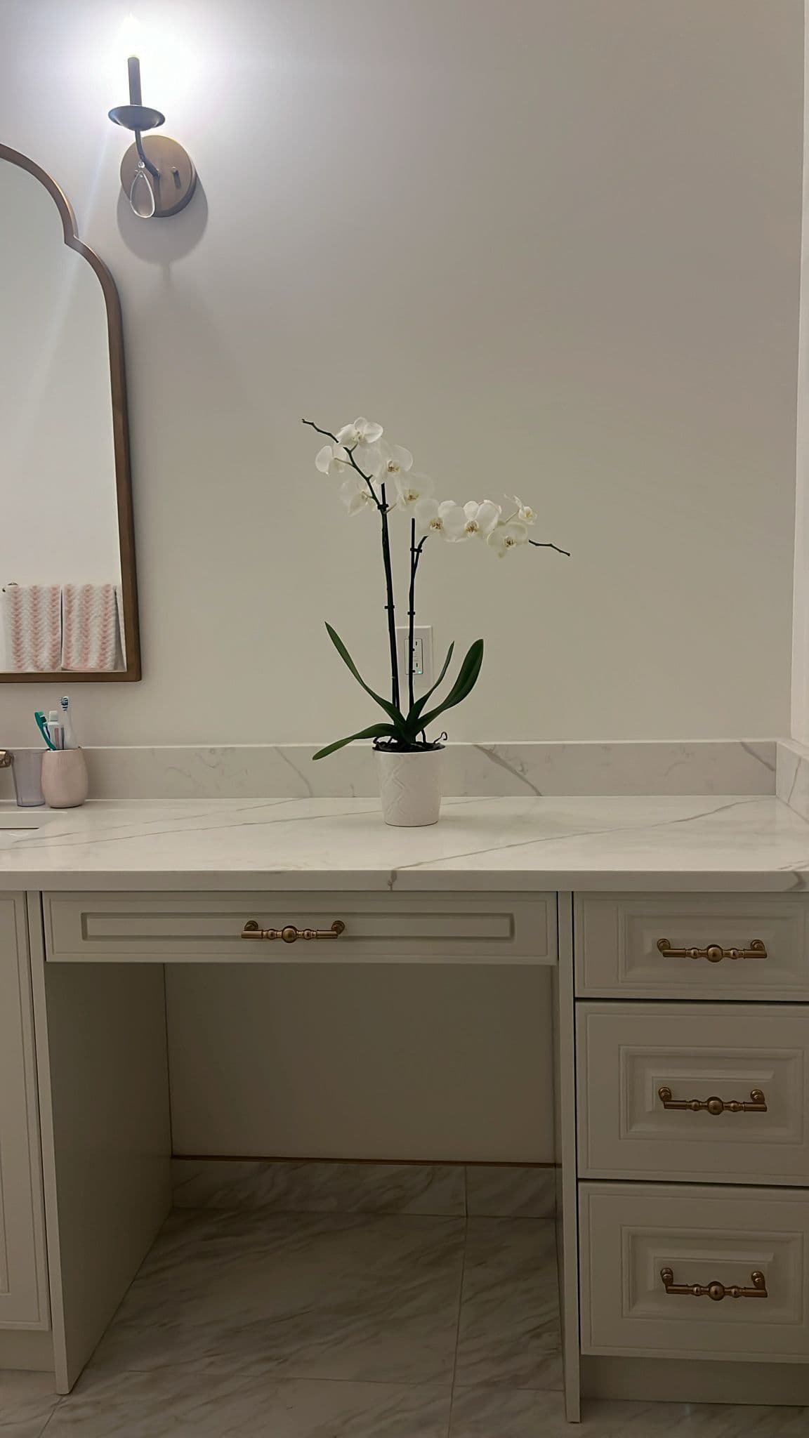 Convenient Storage: Attached Drawer - Luxe Kitchen Cabinets