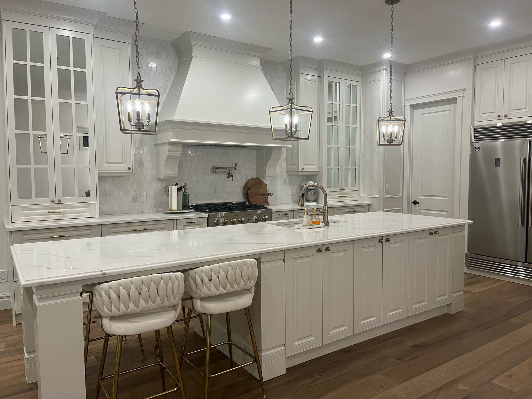 White Kitchen Oasis with Dining Area - Luxe Kitchen Cabinets