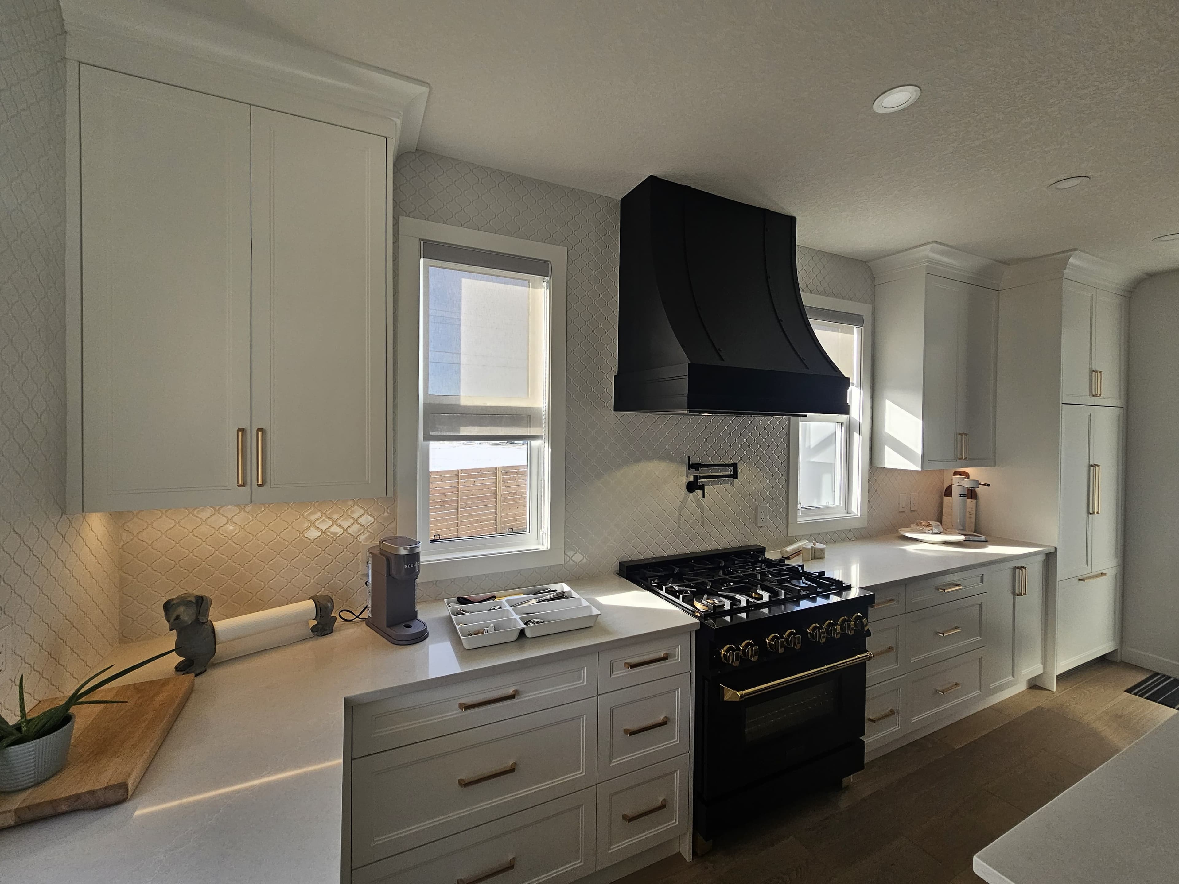 Classic Black and White Kitchen - Luxe Kitchen Cabinets